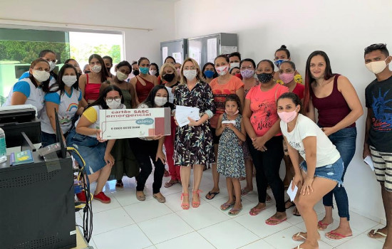 Prefeitura entrega Cartão Emergencial para 32 famílias em Hugo Napoleão