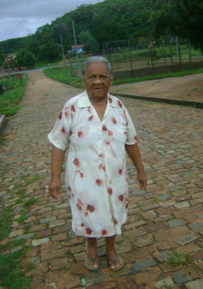 Monsenhor Gil se despede da senhora Chica do Rosa neste domingo - Imagem 1