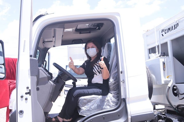  Luís Correia recebe caminhão compactador para a coleta de lixo - Imagem 4