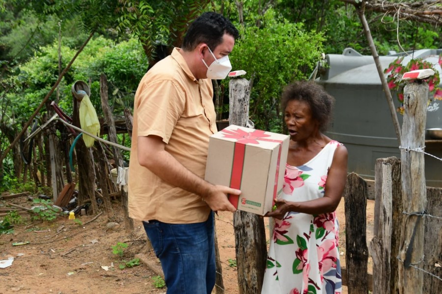 Núcleo Multiprofissional de Saúde realiza entrega de cestas no Miroró