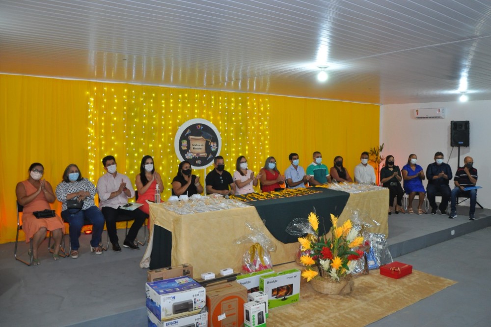 Prefeitura de Hugo Napoleão realiza entrega de premiação para alunos - Imagem 10