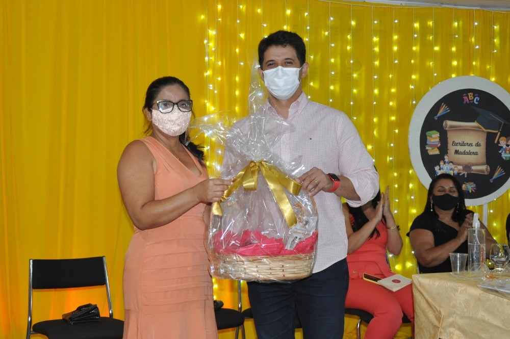 Prefeitura de Hugo Napoleão realiza entrega de premiação para alunos - Imagem 19