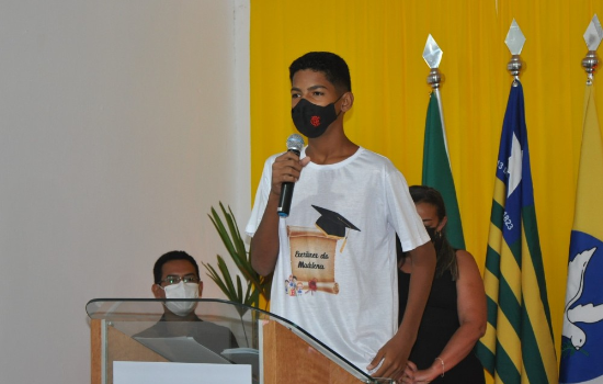 Prefeitura de Hugo Napoleão realiza entrega de premiação para alunos