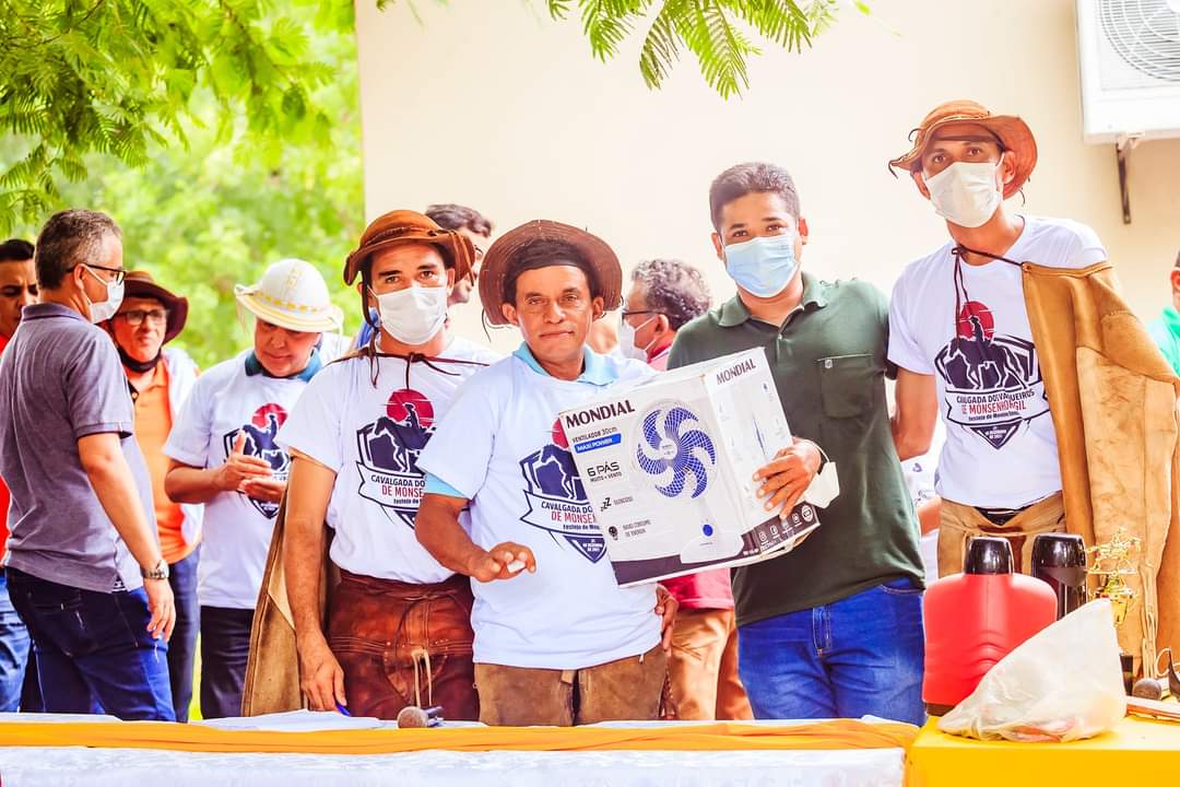 Festival de brindes entre os vaqueiros de Monsenhor Gil após Cavalgada - Imagem 15