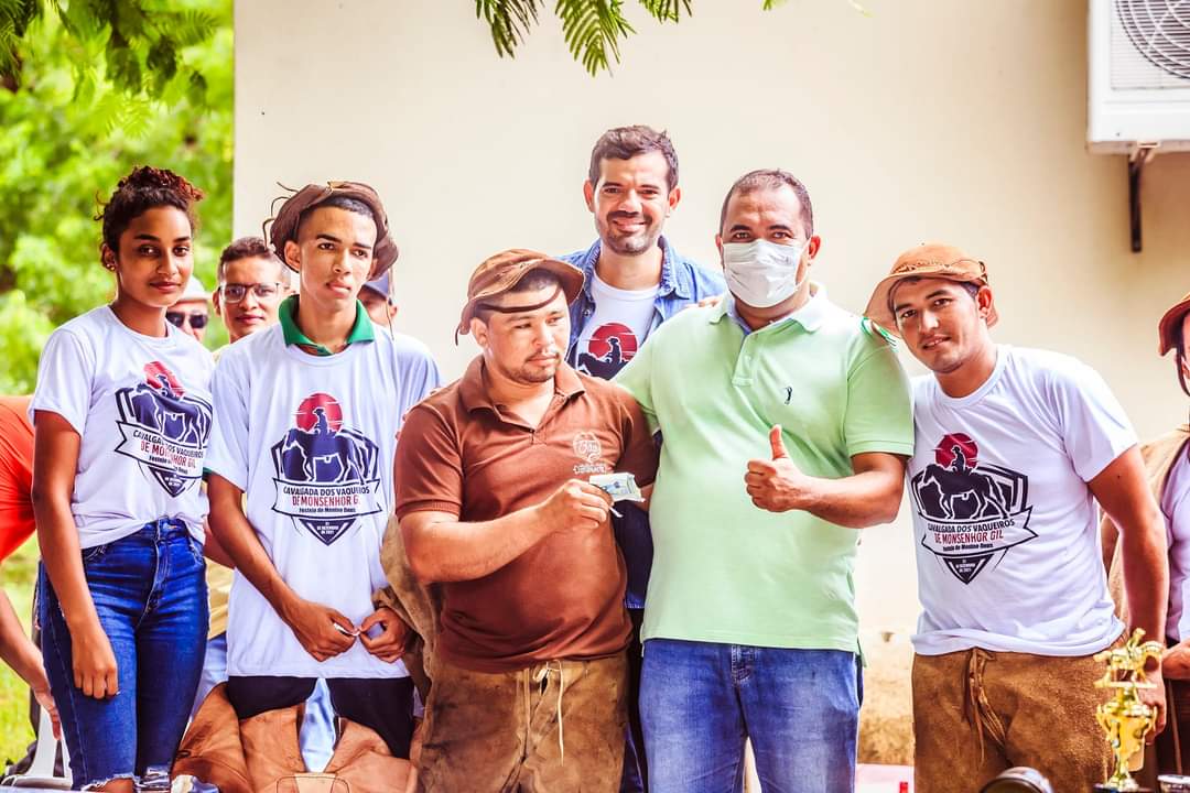 Festival de brindes entre os vaqueiros de Monsenhor Gil após Cavalgada - Imagem 13