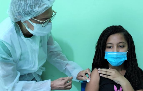 Hugo Napoleão inicia vacinação em crianças de 5 a 11 anos contra a covid-19