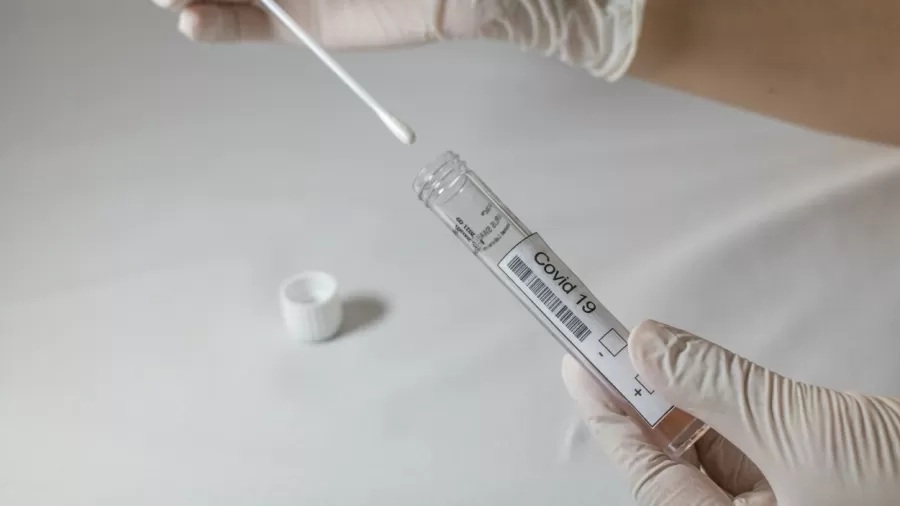 Paciente foi diagnosticado com três vírus diferentes ao mesmo tempo \ foto: Okan Celik/Istock 