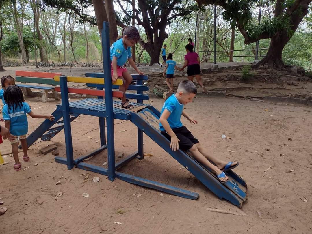 Crianças se divertem aos cuidados dos educadores de Monsenhor Gil  - Imagem 1