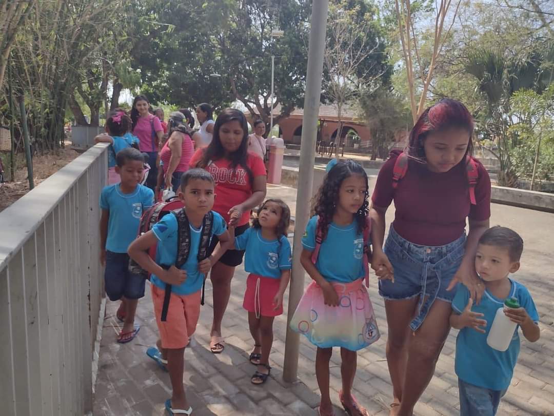 Crianças se divertem aos cuidados dos educadores de Monsenhor Gil  - Imagem 2