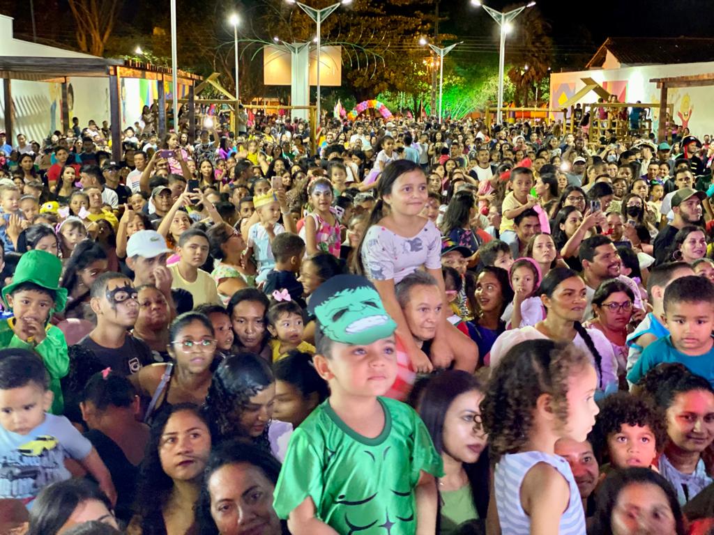Festa das Crianças reúne multidão no corredor Cultural em Esperantina - Imagem 5