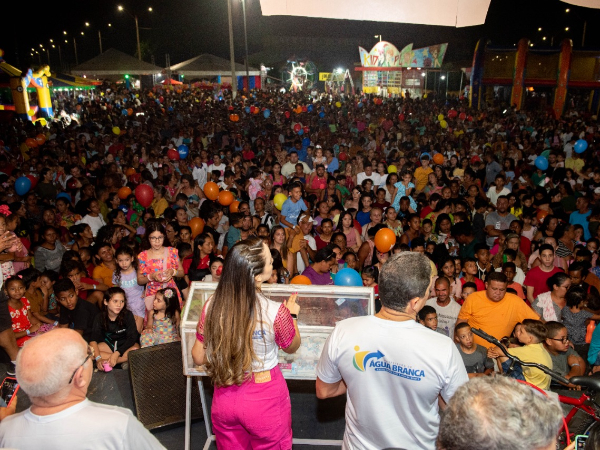 Prefeitura realiza Festa das crianças e reúne 5 mil pessoas em Água Branca