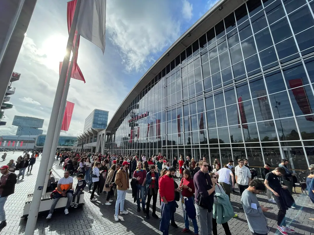 Brasileiros enfrentam longas filas para votação - Foto: Letícia Marçal