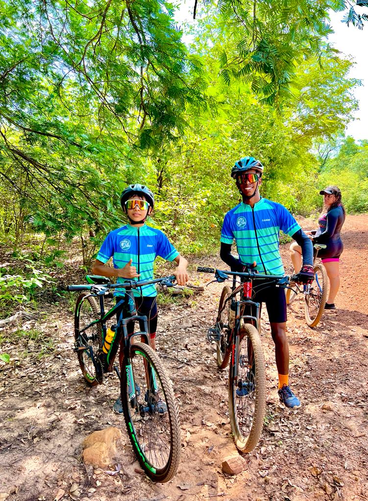 Passeio ciclístico reúne turistas em Monsenhor Gil com parada no Poço Azul - Imagem 14