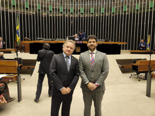 Prefeito Luciano busca recursos para Hugo Napoleão em Brasília