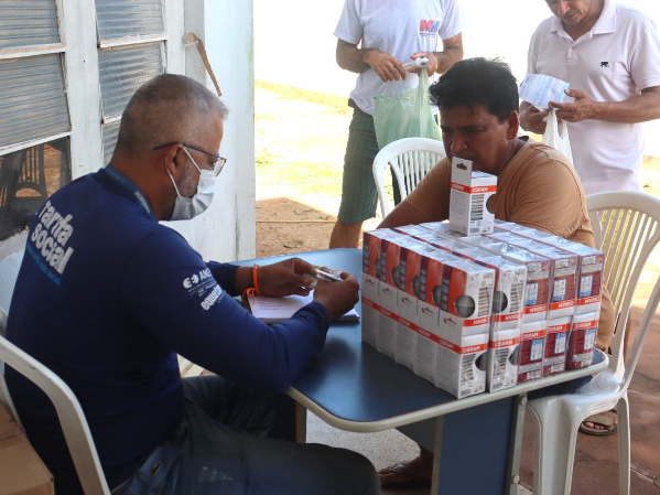 Secretaria de Assistência Social de M.E realiza ação de troca de lâmpadas