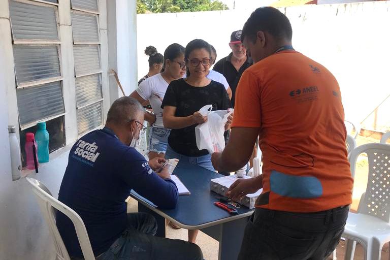 Secretaria de Assistência Social de M.E realiza ação de troca de lâmpadas - Imagem 8