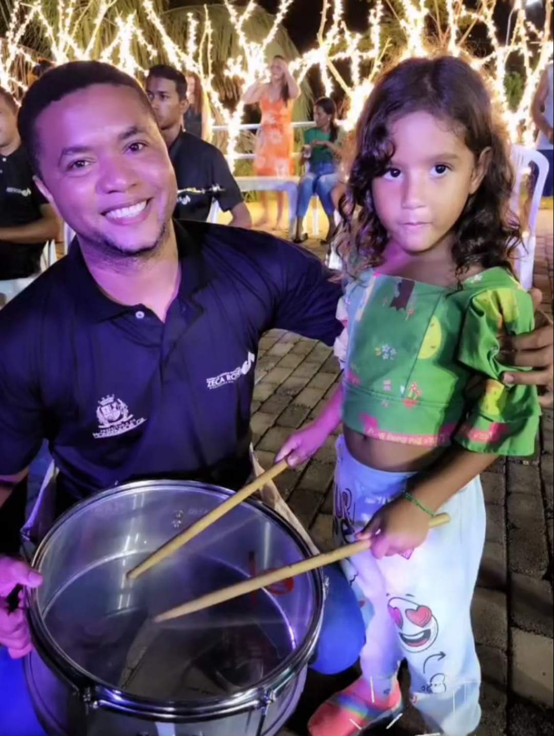 Prefeito João Luiz comanda Natal de luz com chegada do Papai Noel  - Imagem 5