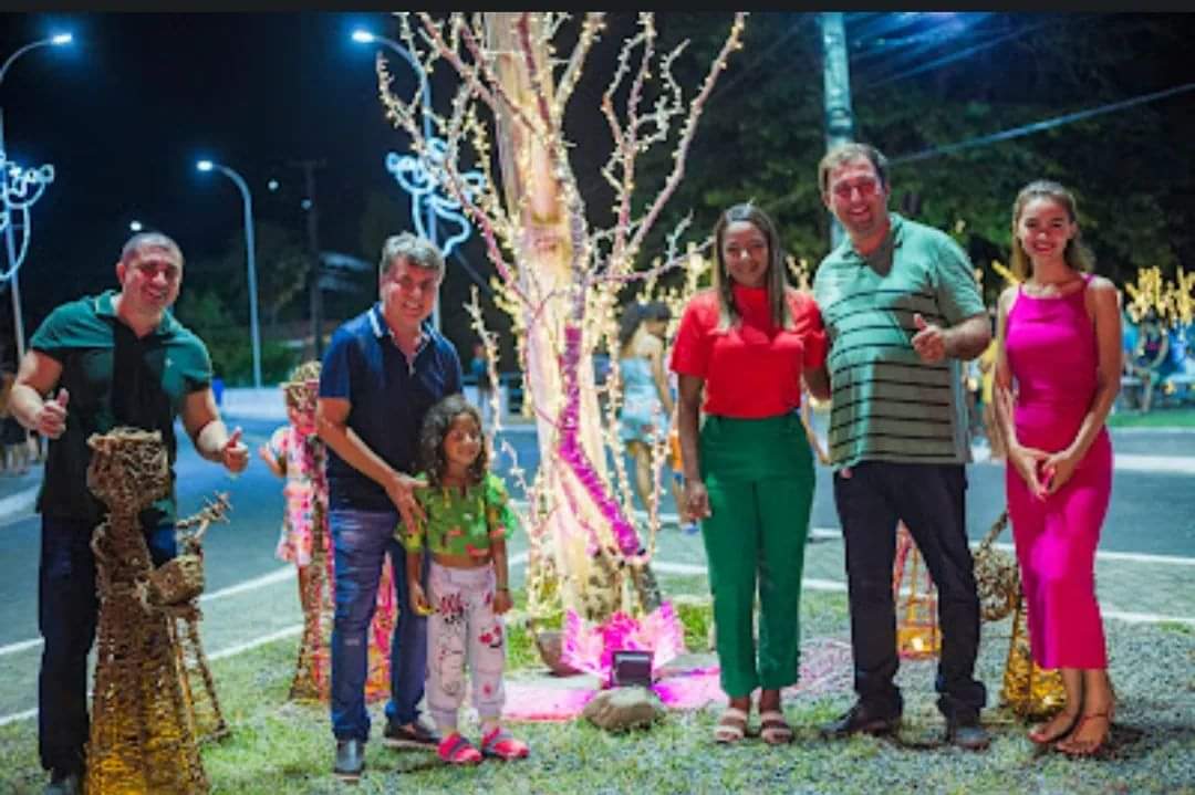 Prefeito João Luiz comanda Natal de luz com chegada do Papai Noel  - Imagem 28