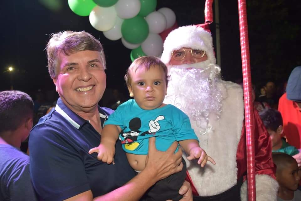 Prefeito João Luiz comanda Natal de luz com chegada do Papai Noel  - Imagem 33