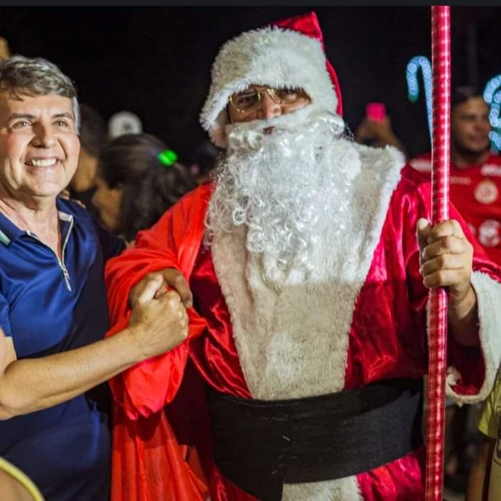 Prefeito João Luiz comanda Natal de luz com chegada do Papai Noel  - Imagem 10