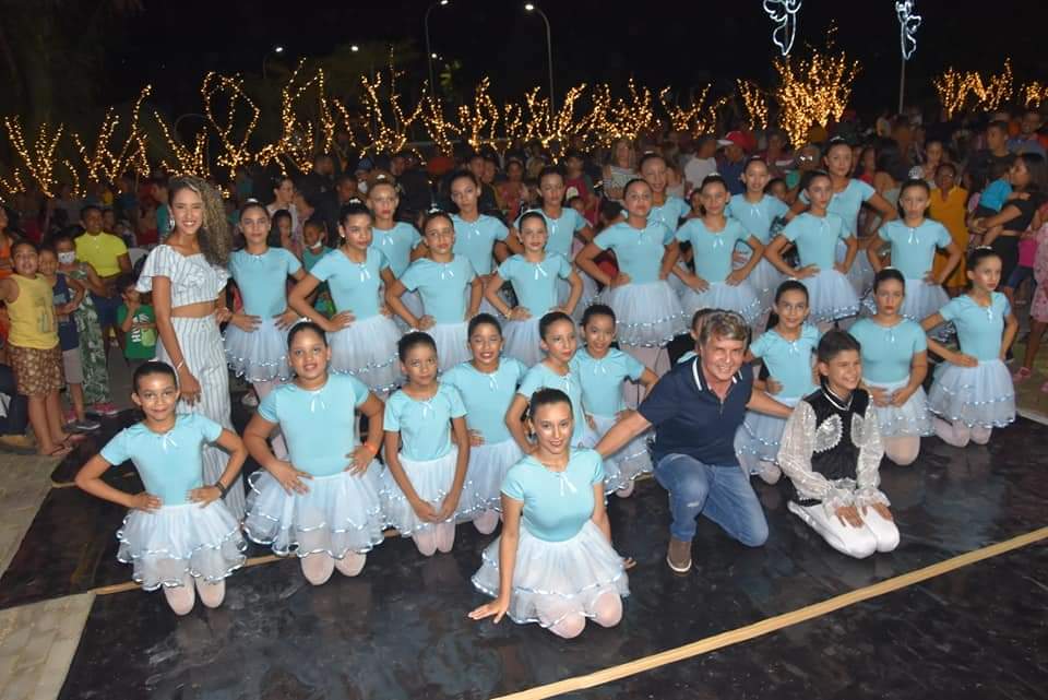 Prefeito João Luiz comanda Natal de luz com chegada do Papai Noel  - Imagem 21