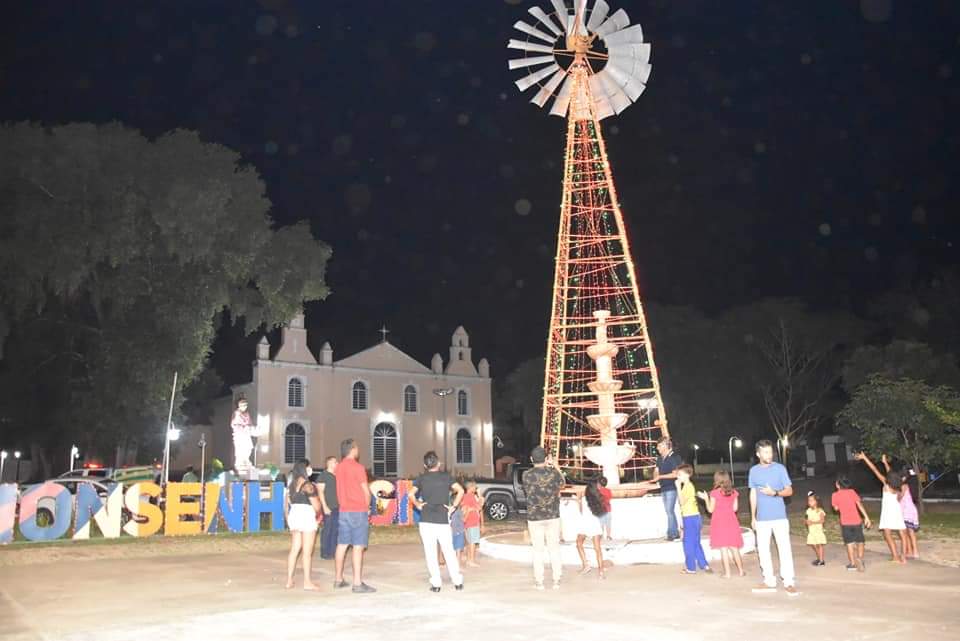 Prefeito João Luiz comanda Natal de luz com chegada do Papai Noel  - Imagem 42