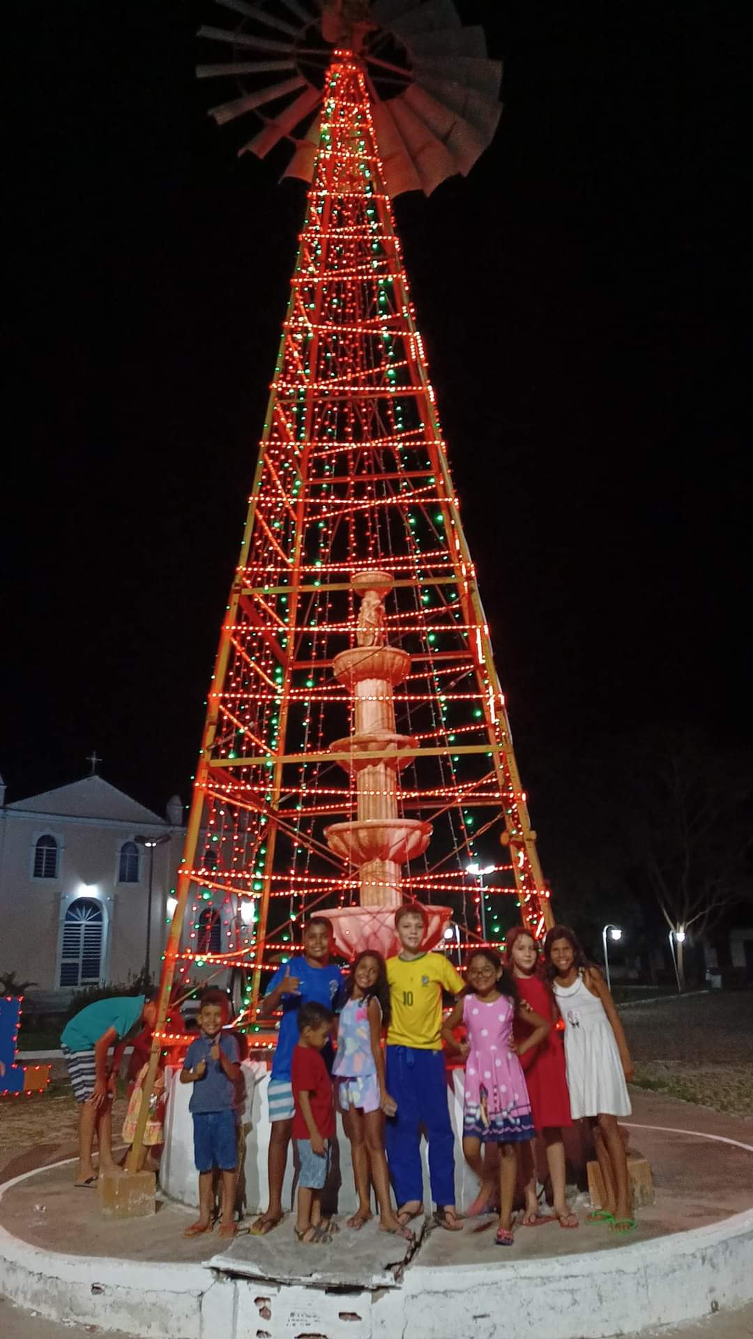 Prefeito João Luiz comanda Natal de luz com chegada do Papai Noel  - Imagem 27