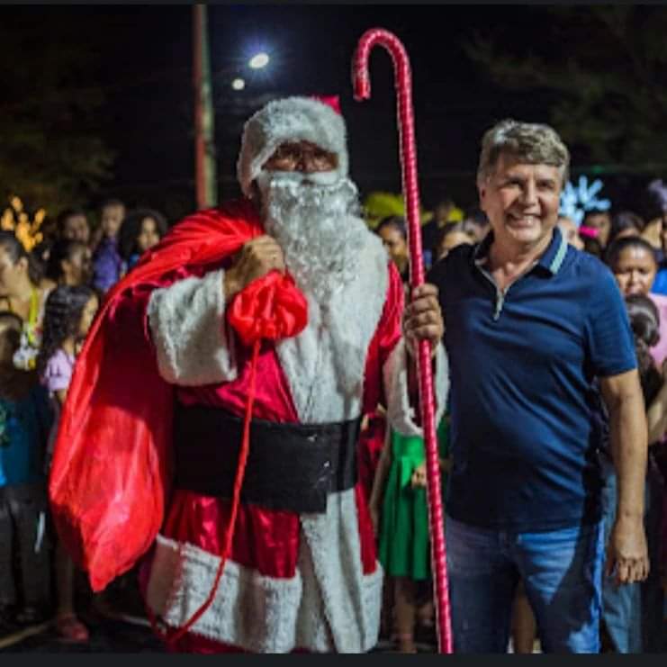 Prefeito João Luiz comanda Natal de luz com chegada do Papai Noel  - Imagem 12