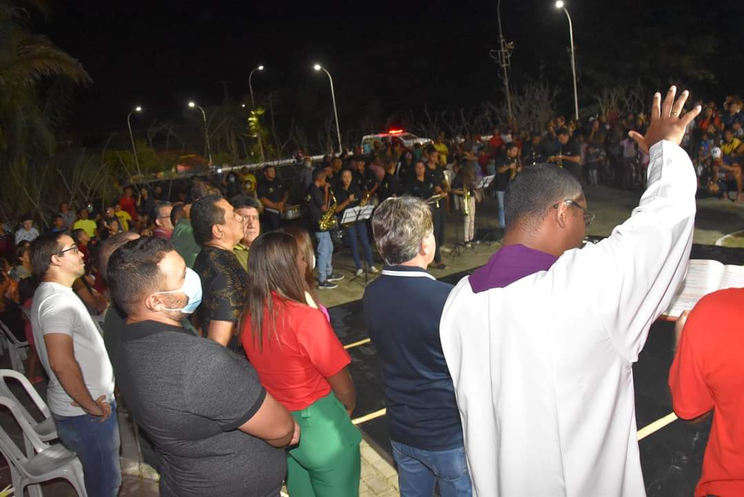 Prefeito João Luiz comanda Natal de luz com chegada do Papai Noel  - Imagem 15