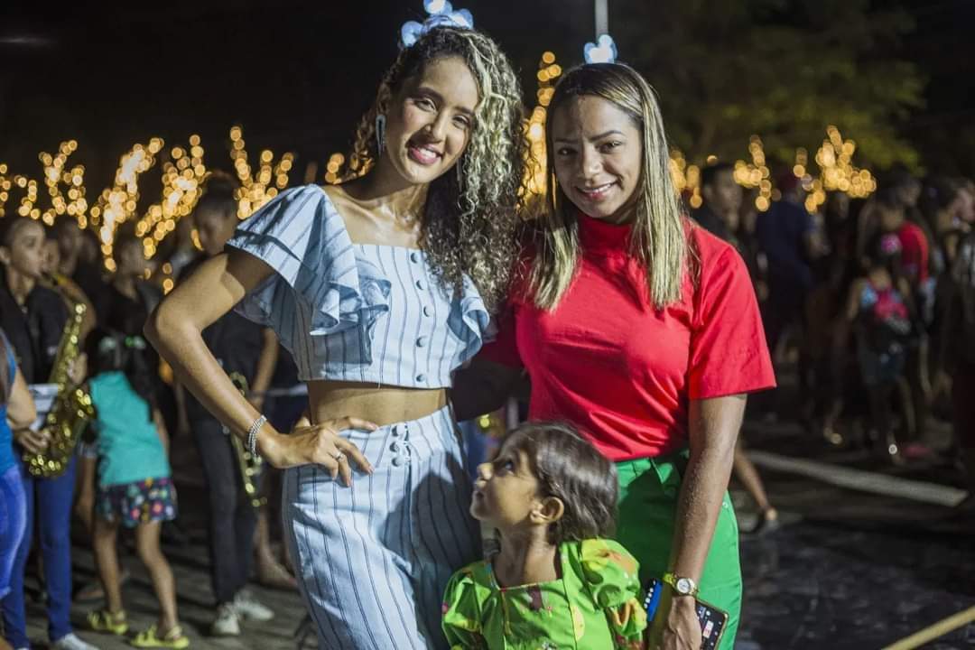 Prefeito João Luiz comanda Natal de luz com chegada do Papai Noel  - Imagem 24