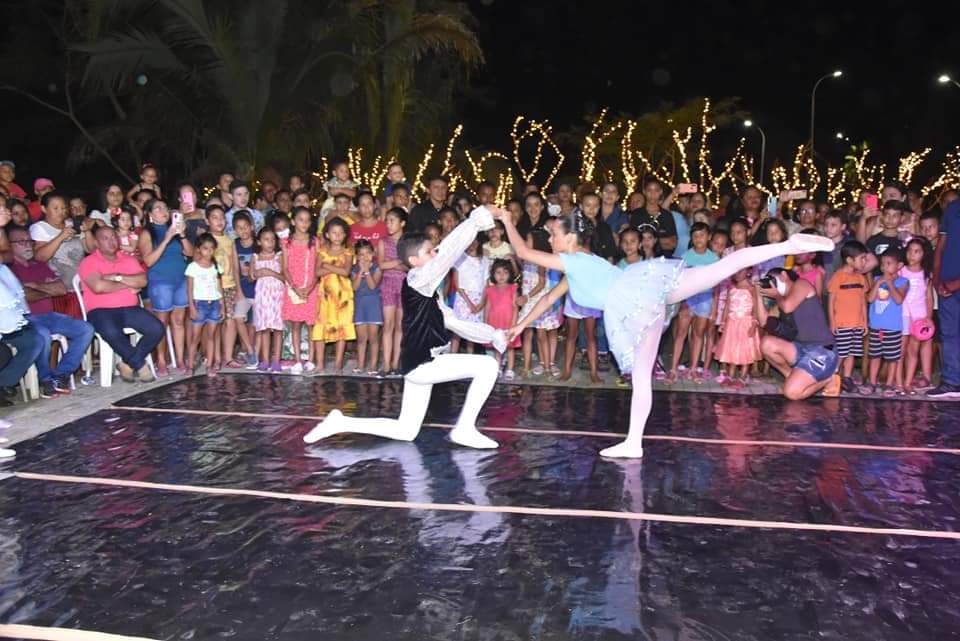 Prefeito João Luiz comanda Natal de luz com chegada do Papai Noel  - Imagem 6