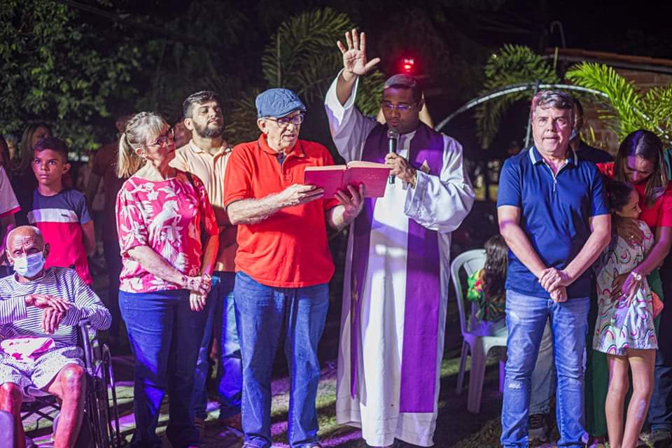 Prefeito João Luiz comanda Natal de luz com chegada do Papai Noel  - Imagem 3