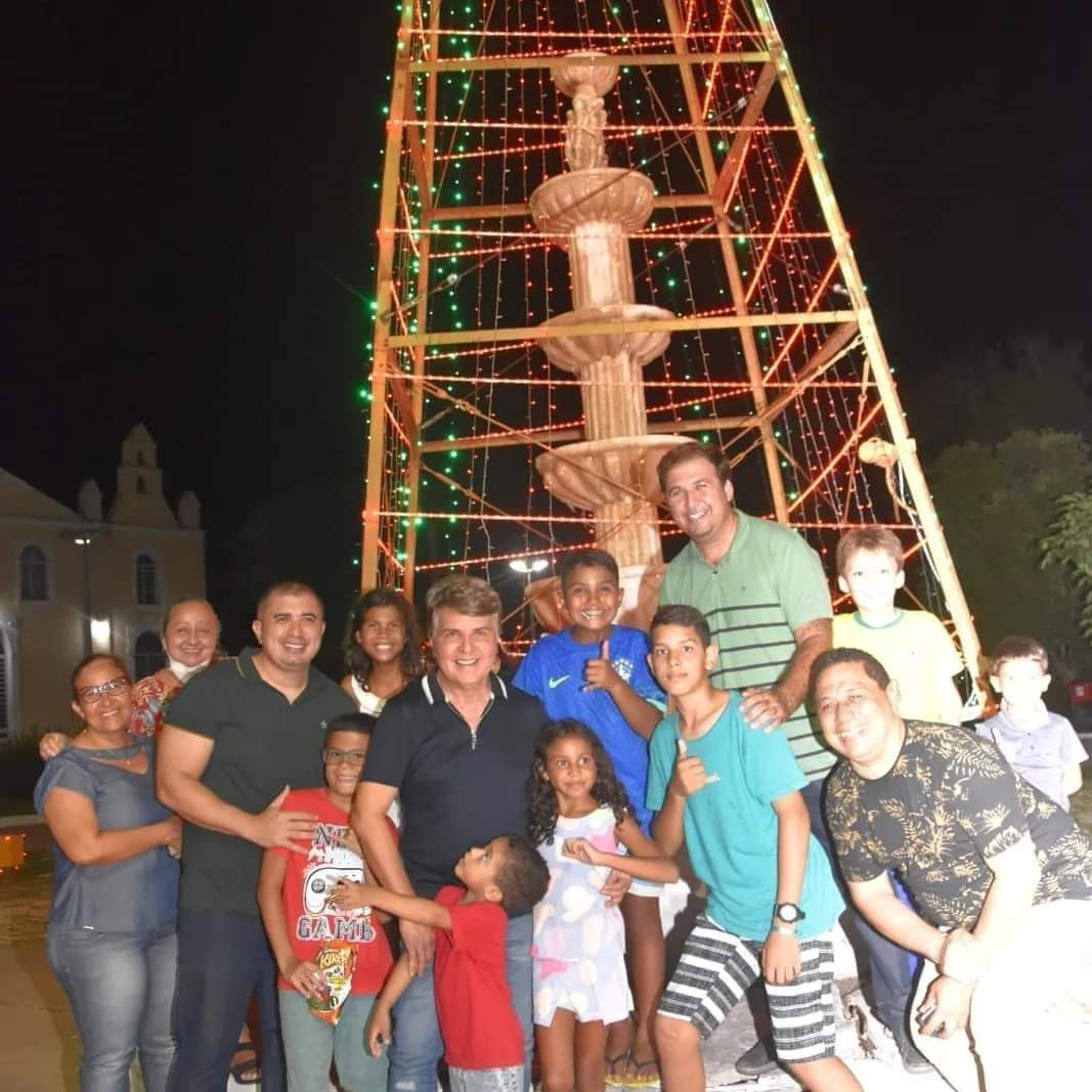 Prefeito João Luiz comanda Natal de luz com chegada do Papai Noel  - Imagem 26