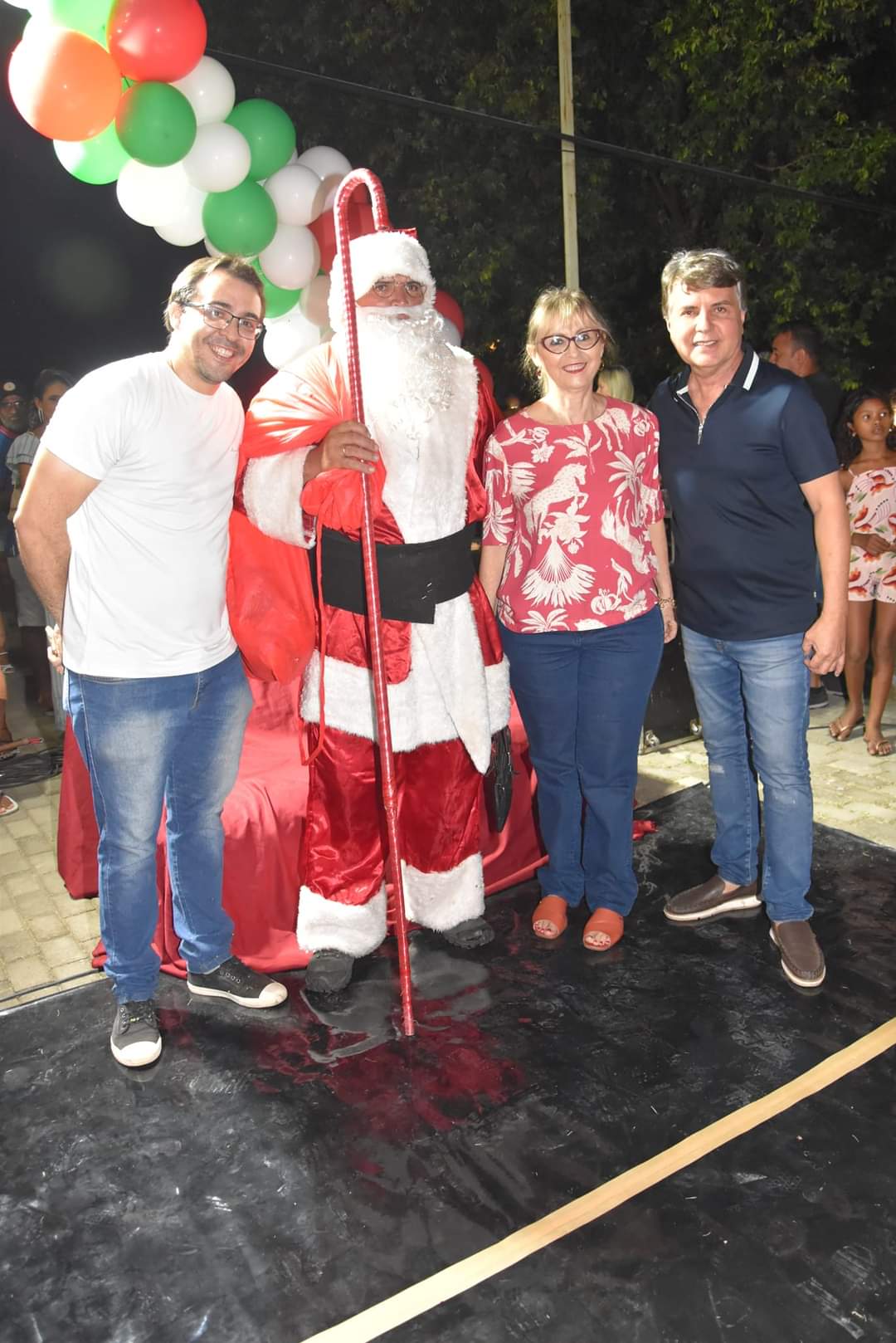Prefeito João Luiz comanda Natal de luz com chegada do Papai Noel  - Imagem 22