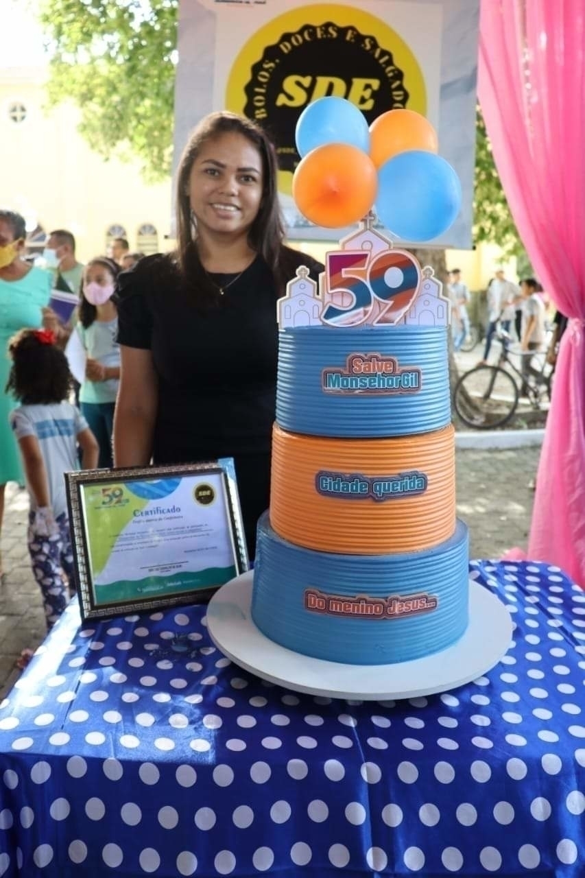 09 Bolos Confeitados para festejar o aniversário de Monsenhor Gil 