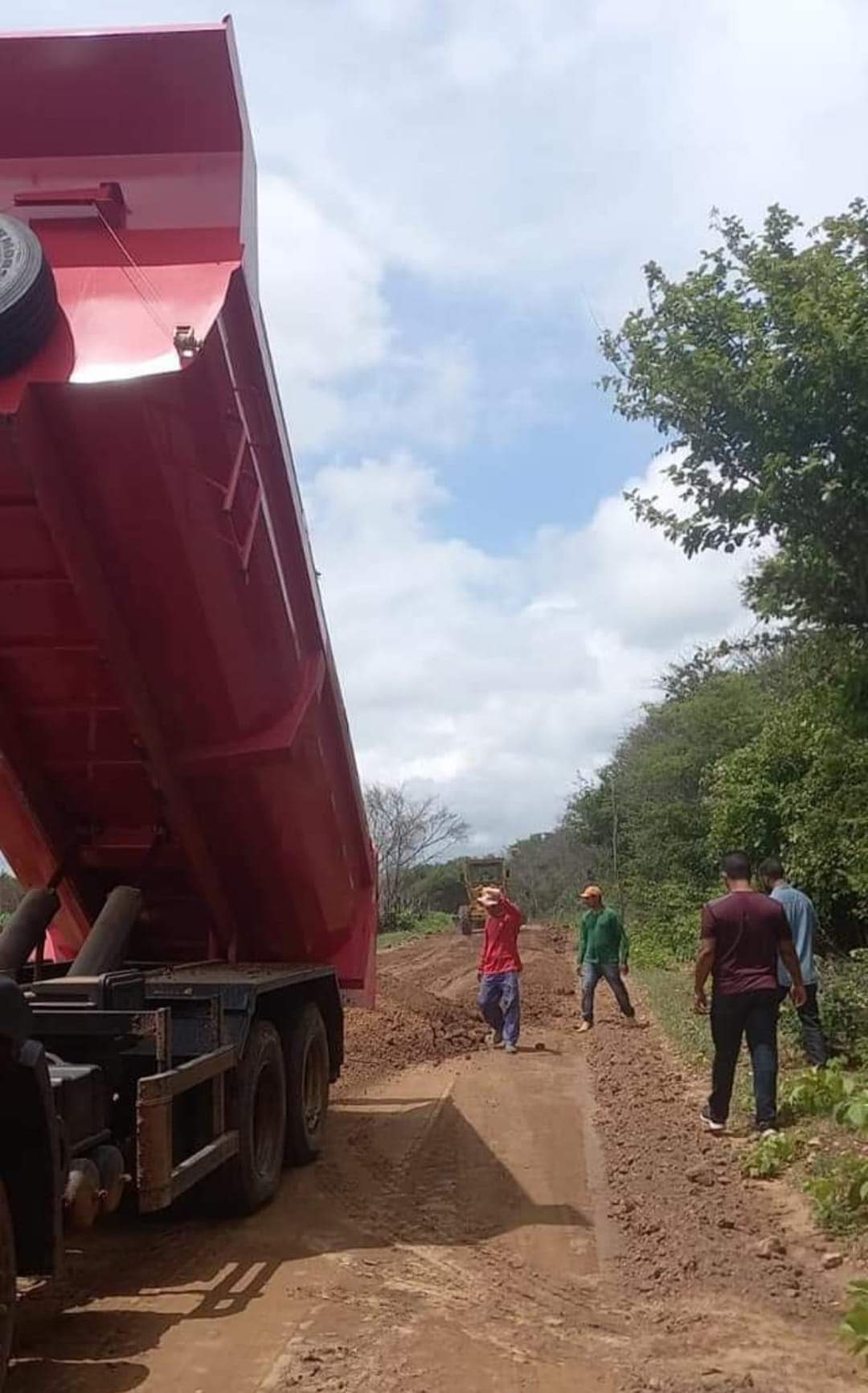 Comunidades ganham recuperação de Estradas vicinais em Monsenhor Gil - Imagem 4