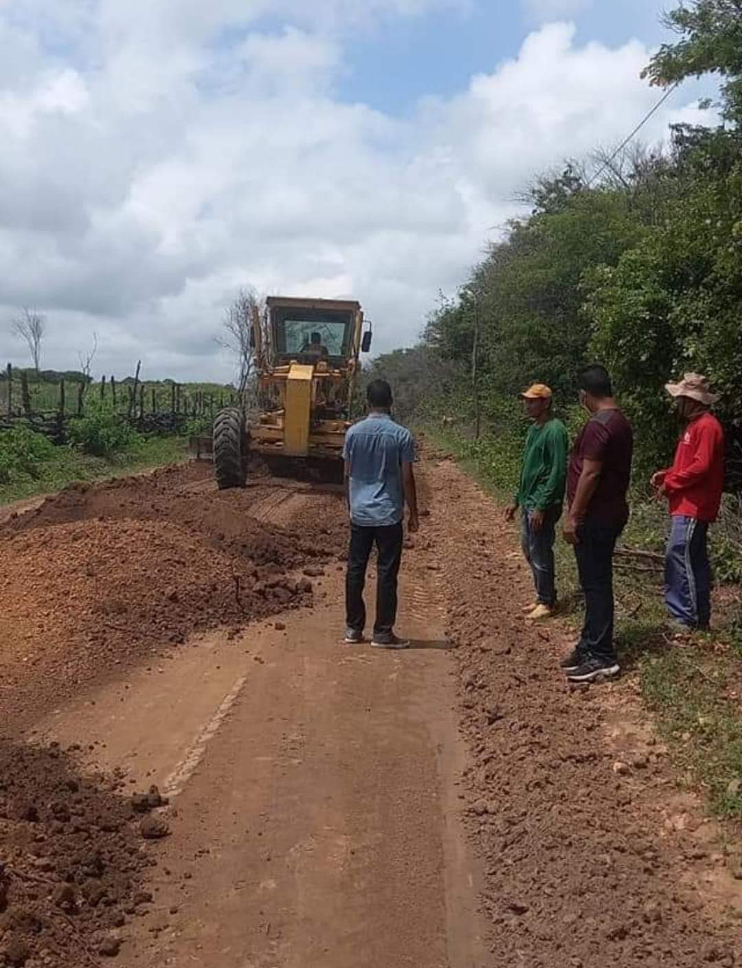 Comunidades ganham recuperação de Estradas vicinais em Monsenhor Gil - Imagem 5