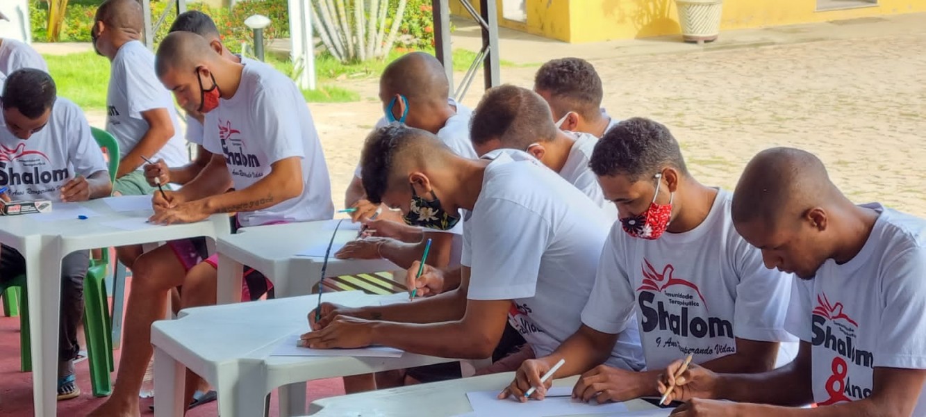 SEMDAS oferece curso básico de pedreiro a usuários de casas de acolhimento