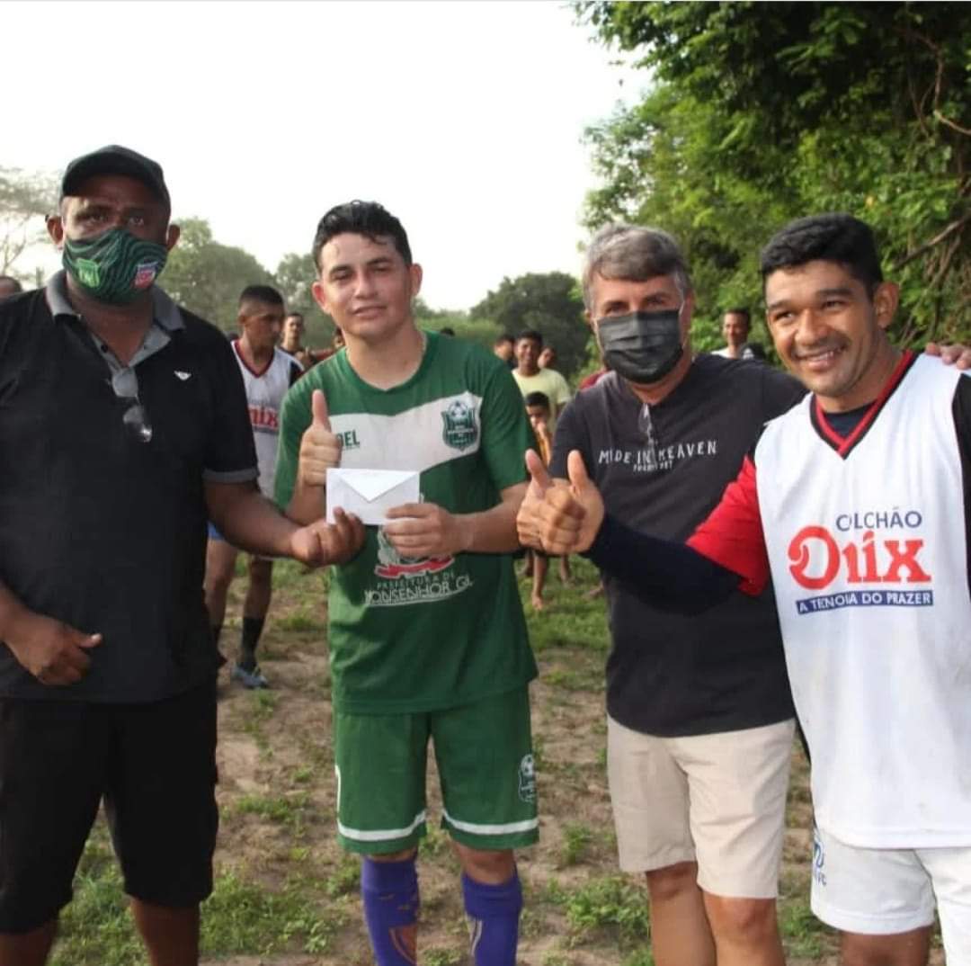 Prefeito João Luiz prestigia mais uma final de campeonato em Monsenhor Gil - Imagem 12