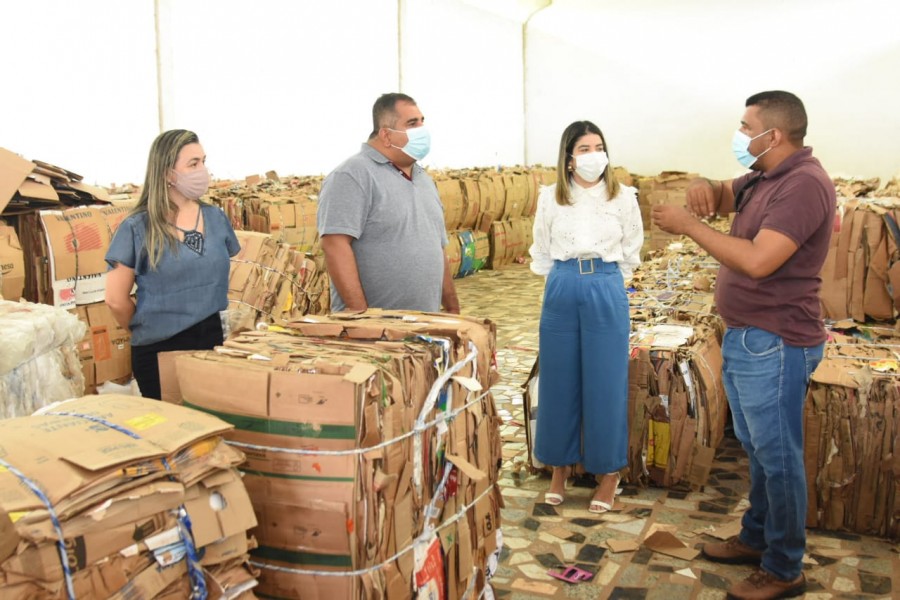SEMAN visita cooperativa de recicláveis COOCAMFLO no bairro Guia