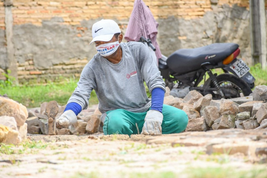 SEINFRA dá continuidade à operação tapa-buracos em Floriano