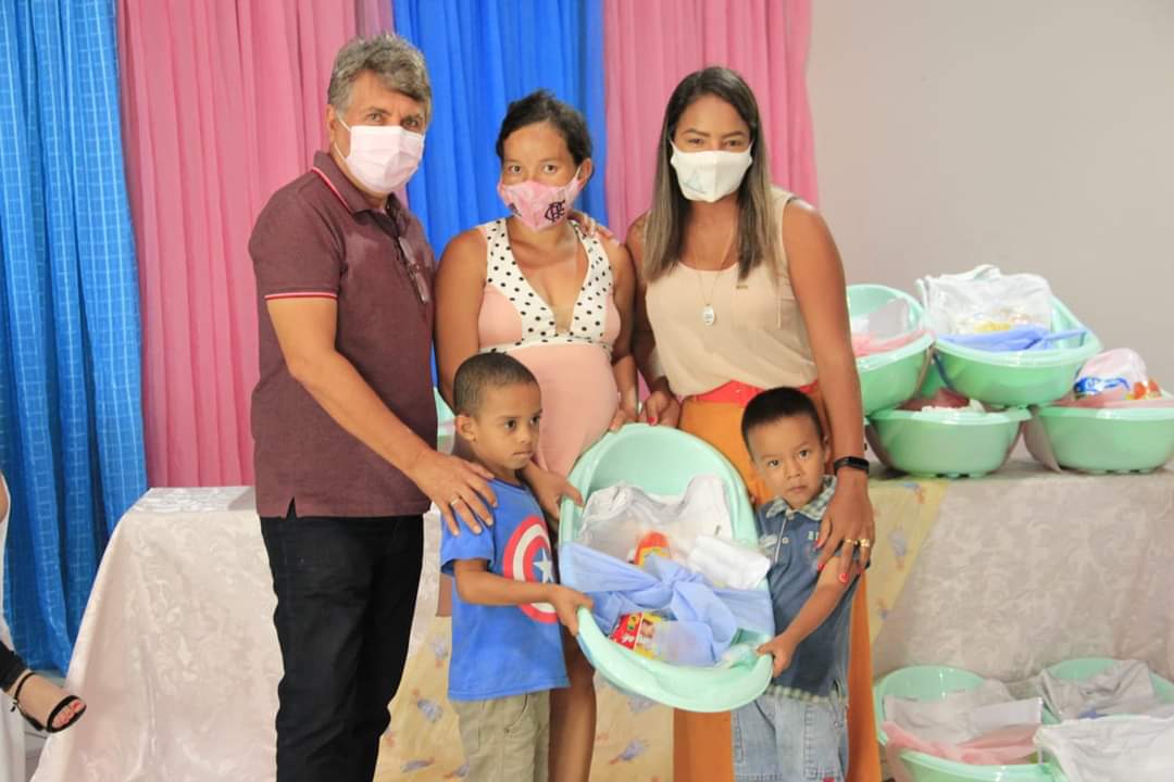 Grávidas recebem enxovais e cestas básicas da prefeitura de Monsenhor Gil