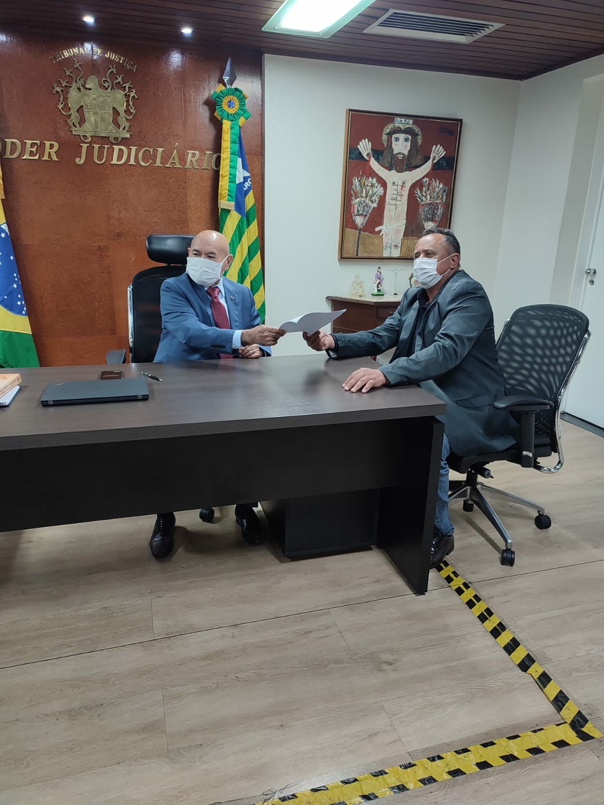 Prefeito Miguel despacha com Desembargador e trata sobre doação de terreno. - Imagem 1