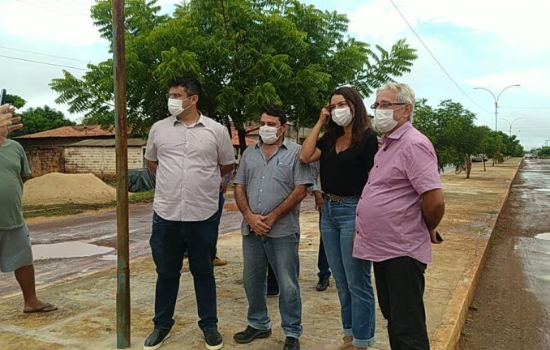Prefeito de Morro do Chapéu do Piauí visita obras de reconstrução asfáltica