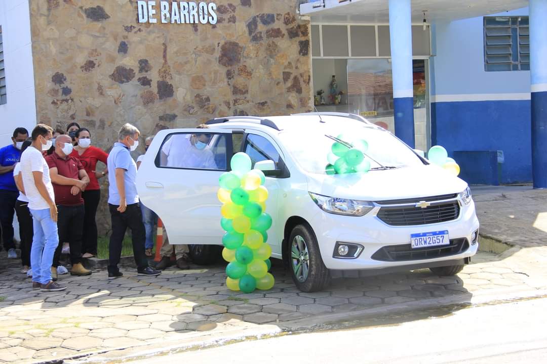 Prefeito João Luiz faz entrega de mais um veículo para o sistema de saúde - Imagem 4