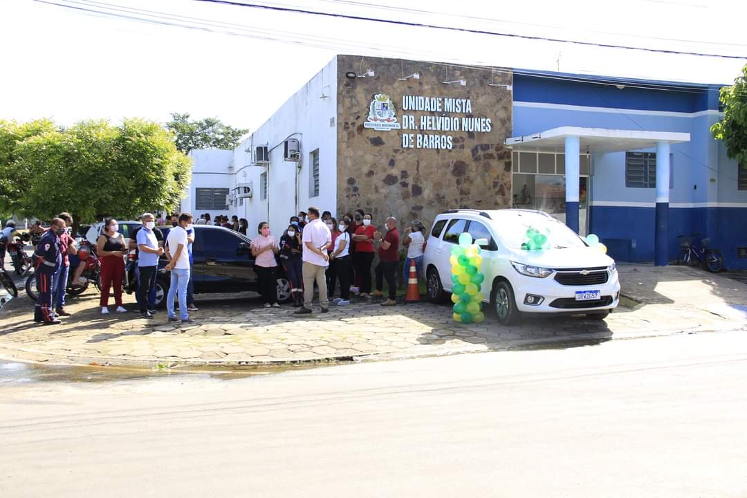 Prefeito João Luiz faz entrega de mais um veículo para o sistema de saúde