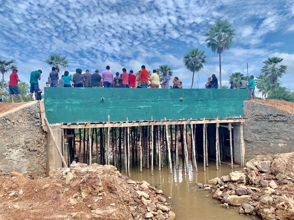 Prefeita Ivanária Sampaio entrega ponte na localidade Capitão de Campos - Imagem 1