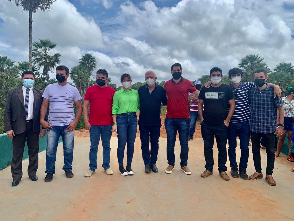 Prefeita Ivanária Sampaio entrega ponte na localidade Capitão de Campos - Imagem 2