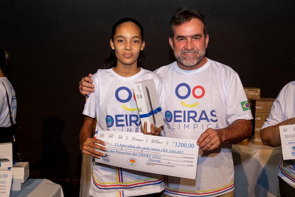 Oeiras presenteia alunos premiados na OBMEP com tablets, notebooks e bolsas