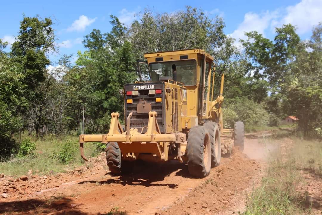Prefeitura recuperando estradas vicinais em Monsenhor Gil - Imagem 6